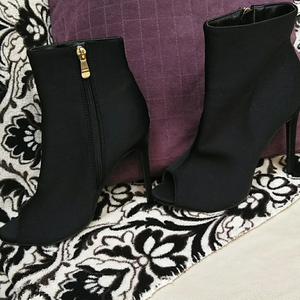 Bleu woman's high heel black boots